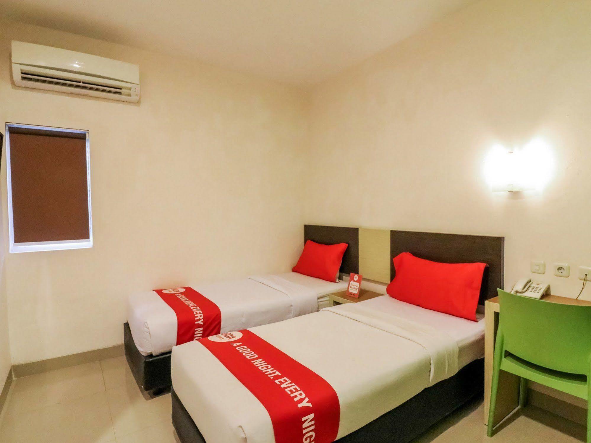 Hotel Nida Ahmad Yani 2*